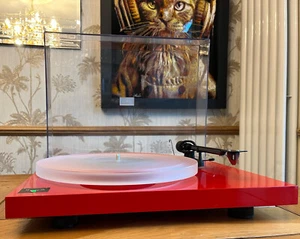Pro-Ject Debut Carbon Esprit SB Turntable with Ortofon 2M Red Cartridge - Boxed - Picture 1 of 24