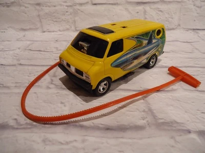 Excellent 1970's Kenner SSP Dodge Shark Van in Yellow with Ripcord T-stick - Image 1 of 4