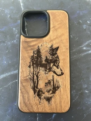 Funda de teléfono de madera para iPhone 13 Pro con patrón de lobo y naturaleza Foto 1 de 4
