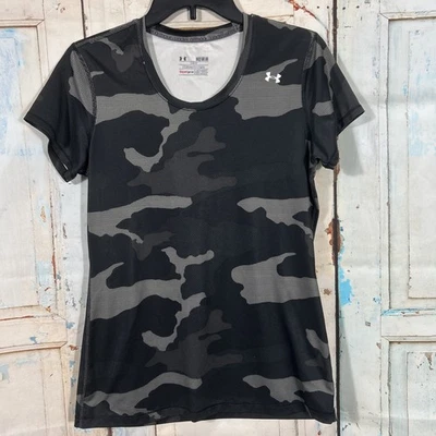 Camiseta feminina Under Armour HeatGear camuflada manga curta média preta cinza ajustada - Imagem 1 de 4