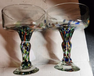 Juego de 2 vasos de margarita de confeti multicolor soplados a mano de 7" - Imagen 1 de 4