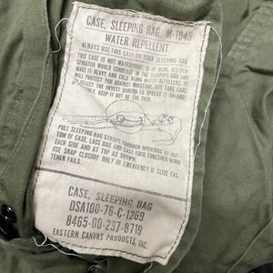 US Military Sleeping Bag - M-1945 - With Case, Sleeping Bag DSA100-76-c-1269 - Picture 1 of 7