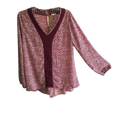 Eye Shadow Sz. M Long Slv. Pullover Hi-Lo Top Wine Geometric w Crochet Lace NWOT Foto 1 de 4