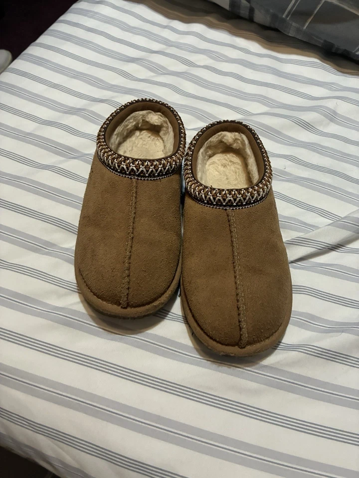 Uggs для мальчиков размер 1 маленькие дети - Изображение 1 из 4