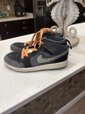 Niños Nike Air Jordan 1 Mid SE Artesanal Talla 2Y Color Marfil Pálido Foto 1 de 3