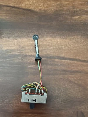 Model Power Scale: N Scale 3-light signal Model Number: 8573 - Image 1 of 4