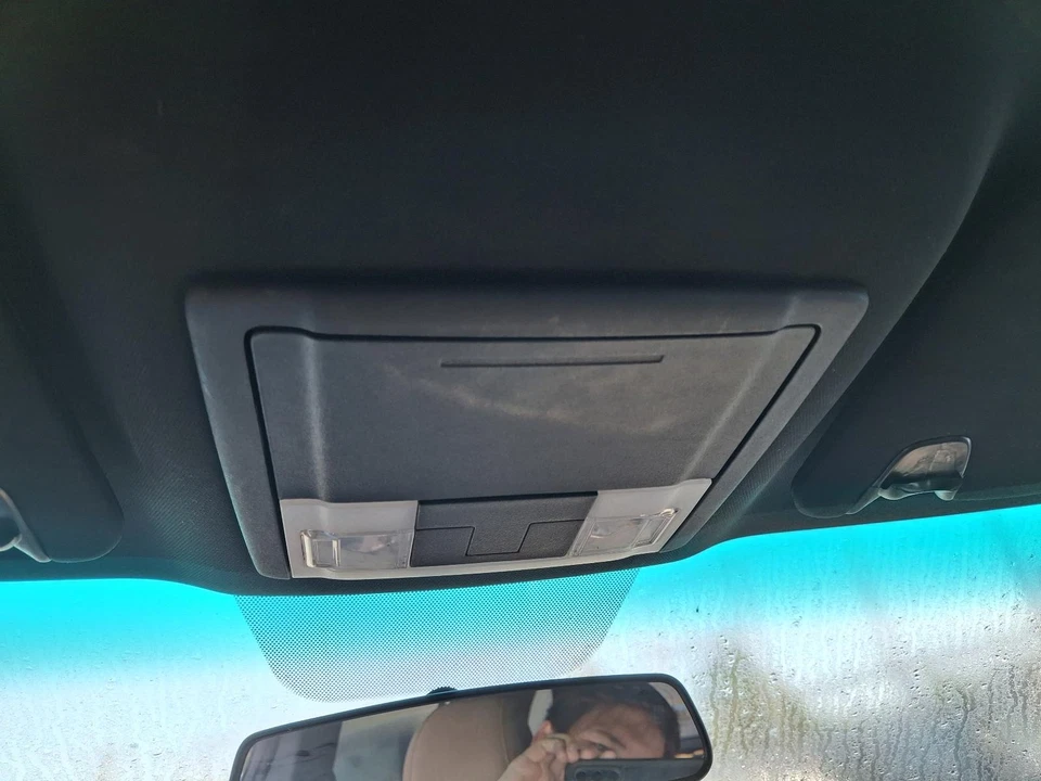 Consola central superior delantera usada se adapta a: Ford Explorer 2016 techo sin techo corredizo sin po Foto 1 de 4