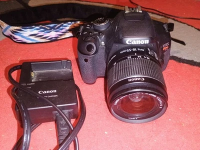 Canon EOS Rebel T3i 600D 18MP DSLR W/EF-S 18-55mm IS with Battery & Charger  - Image 1 of 4