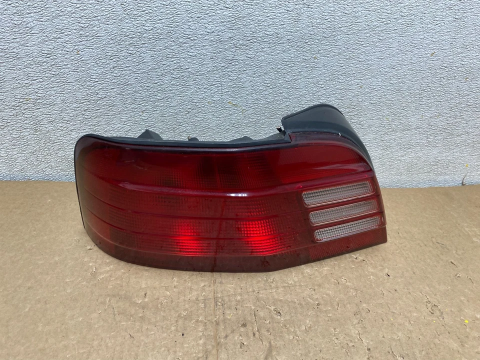Luz trasera lateral izquierda conductor Mitsubishi Galant 1999 a 2001 OEM V0015 DW Foto 1 de 4