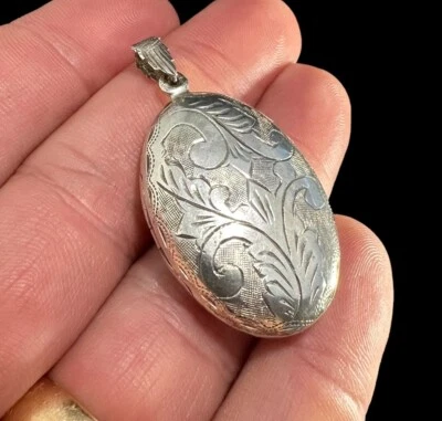 Antiguo medallón colgante ovalado grabado de plata de ley colgante gota Foto 1 de 4