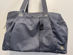 Bolso de Lululemon Urban Warrior Lona Gimnasio Yoga Gris Rosa Interior Usado - Imagen 1 de 22