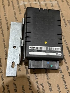 5L74-3C142-AD 2005 2006 Lincoln Navigator Air Suspension Control Module - Picture 1 of 3