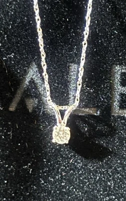 Colgante de diamantes Zales Foto 1 de 3