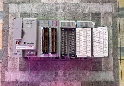 Allen-Bradley 1769-L24ER-QBFC1B/A CompactLogix Controller - Immagine 1 di 4