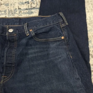 Levis Mens 501 Original Fit Denim Jeans Straight Leg Button Fly Cotton 34/29 - Picture 1 of 14