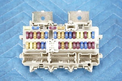 Nissan Titan XD doble unión interior fusible relé bloque pasajero 2016-2018 OEM Foto 1 de 4