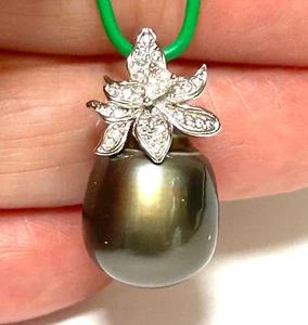 Elegante Colgante Perla Negro-Verde Pavo Real Genuino Mar del Sur de Tahití 12 x 15,3 mm - Imagen 1 de 9
