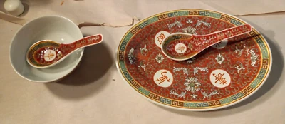 Plato ovalado de vidrio chino vintage de 10" de largo x 7 1/4 '. Dos cucharas, un tazón de arroz Foto 1 de 4