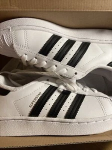 Kids Unisex Size 1 ADIDAS Originals SUPERSTAR C SHOES FU7714 Leather Low Top NEW - Picture 1 of 7