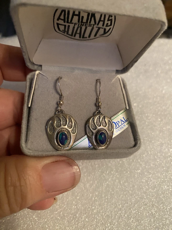 Juego de pendientes de ópalo ártico mejor calidad de laska en caja garra de oso azul y verde Foto 1 de 2