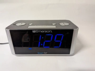 Reloj despertador radio set inteligente Emerson CKS1708  Foto 1 de 4