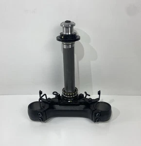 ♻️ Kawasaki EN 650 Vulcan S 2015 - 2025 (96 Miles) Bottom Yoke Lower Fork Clamp - Picture 1 of 17