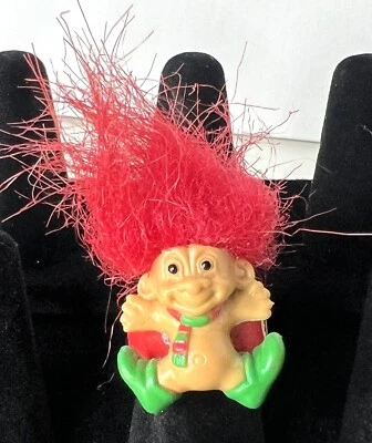 Anillo de Navidad TROLL por RUSS Bufanda a Rayas Pelo Rojo Verde Zapatos De Colección NUEVO Foto 1 de 3