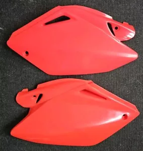 NEW SHOP SOILED HONDA CRF250R MX ALL RED SIDE PANELS 2004-2005 - HO03635-070 - Picture 1 of 3