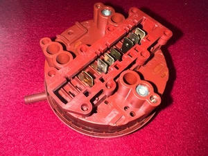 Controlador de presión - Interruptor de presión para lavadora Privileg Sensation 9625 original - Imagen 1 de 3