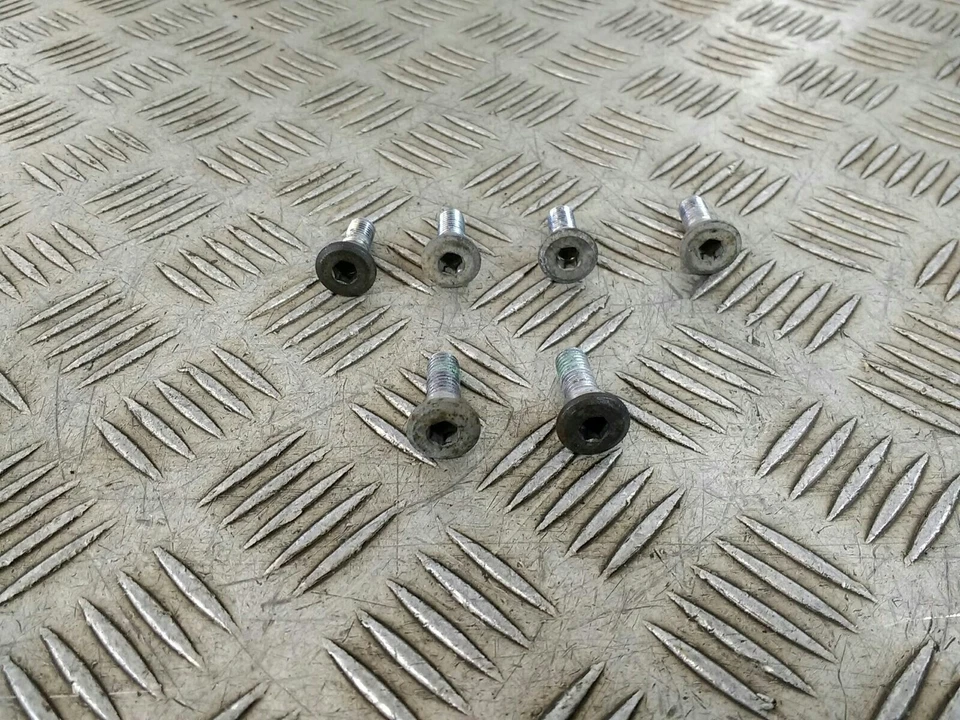 Honda St 1100 1995 Pan European pernos de disco de freno trasero Foto 1 de 1