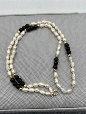 "Brazalete de 2 hilos de oro amarillo macizo de 8"" con perlas de arroz y ónix" de oro 14K Foto 1 de 4