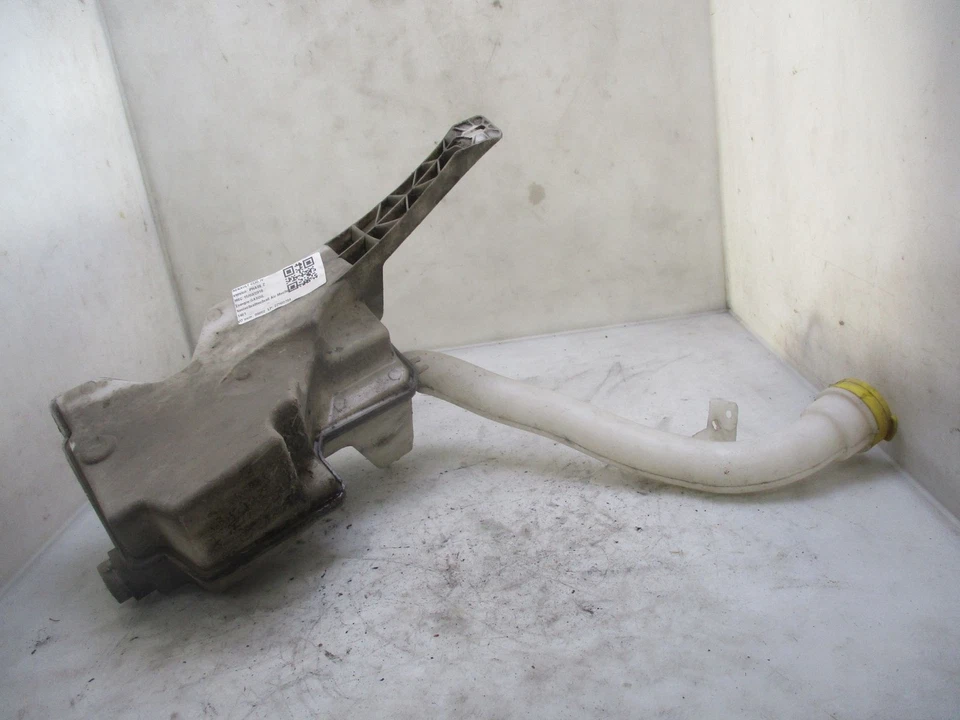 Reservoir lave-glace avant Renault CLIO IV 289100179R - Photo 1/3