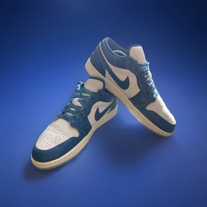 Nike Air Jordan 1 low EU 46 UK 11 Blau weiß - Bild 1 von 8
