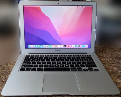 MacBook Air principios de 2015 13" A1466 Intel Core i5-5250U 1,6 GHz 128 GB 4 GB Monterey Foto 1 de 4