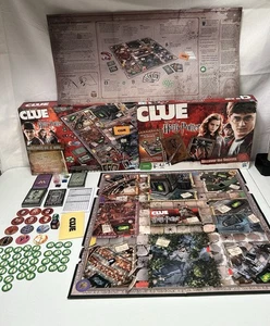 Clue World of Harry Potter Gioco da Tavolo - Scopri i Segreti - Hasbro 2011 - Foto 1 di 9
