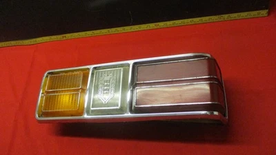 Ford Granada 1975 1976 montaje de luz trasera lado derecho Foto 1 de 4