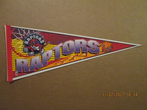 NBA Toronto Raptors Vintage 1990's Slam Dunk Team Logo Basketball Pennant Cover