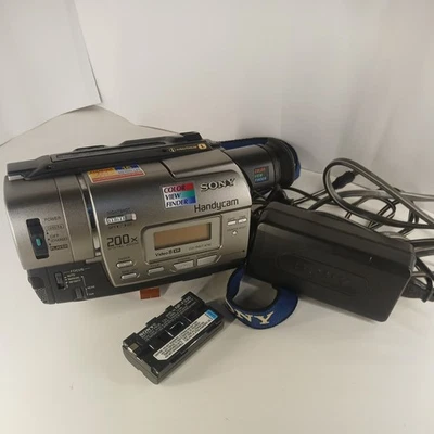 Sony Handycam CCD-TR517 8mm Nightshot Camcorder Video 8  Tested & Working - Image 1 of 4