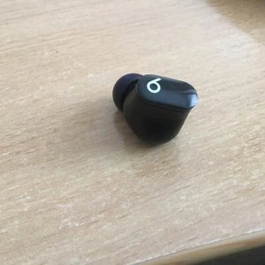 Dre Beats Studio Buds Wireless Earphones A2513 - LEFT EAR ONLY - BLACK - Picture 1 of 3