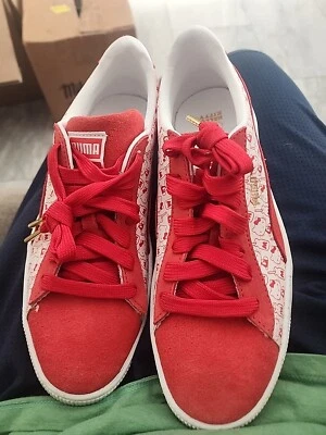 Talla 6.5 - PUMA 50 Aniversario Hello Kitty x Gamuza Rojo Brillante  Foto 1 de 4
