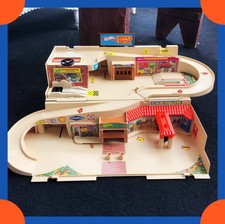 1979 hot wheels service center sto & go playset