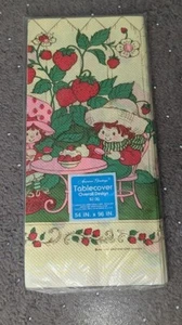 Cubierta de mesa de papel Strawberry Shortcake American Greetings nueva en paquete 54" x 96" de colección usada en excelente estado - Imagen 1 de 3