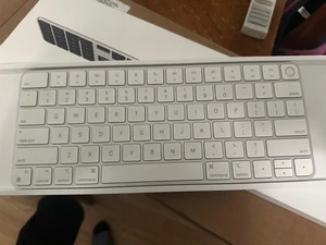 Apple Magic Keyboard 2 with Touch ID Small White Lightning - Picture 1 of 3