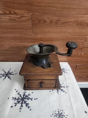 Molinillo de café Charles Parker antiguo vintage de 1845 Foto 1 de 4