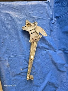 85 86 87 88 CRESSIDA RIGHT FRT POWER WINDOW REGULATOR NO MOTOR PASSENGER SIDE - Picture 1 of 2