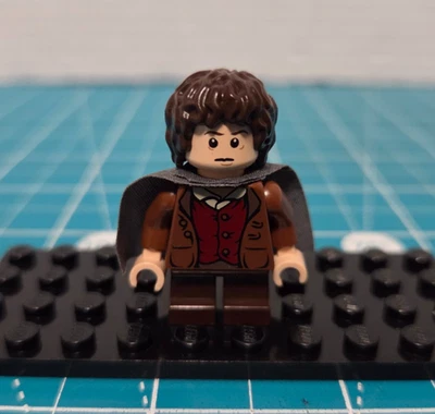 Minifigura Frodo Bolsón (Abrigo Marrón Rojizo) LOR003 LEGO El Señor de los Anillos Foto 1 de 2