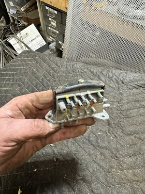 1964 1965 LINCOLN CONTINENTAL ORIGINAL  VACUUM RELAY DISTRIBUTION UNIT 64 65 - Image 1 of 4