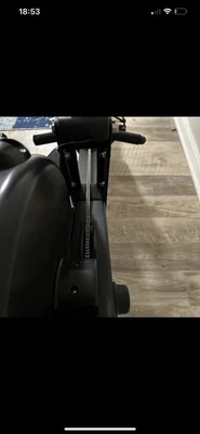 Bicicleta de Asalto AssaultFitness Clásica Negra con Remo Concept 2 Totalmente Nueva En Caja Foto 1 de 4