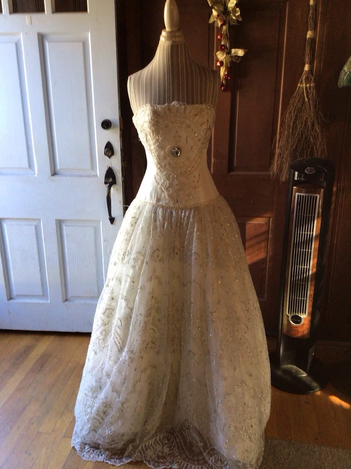 Vestido de novia sin tirantes marfil St pucci la sposa talla 10 calle talla 6 Foto 1 de 4