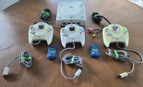 Sega Dreamcast White Console Bundle - Tested With Cables - 3 Controllers 2 VMUs